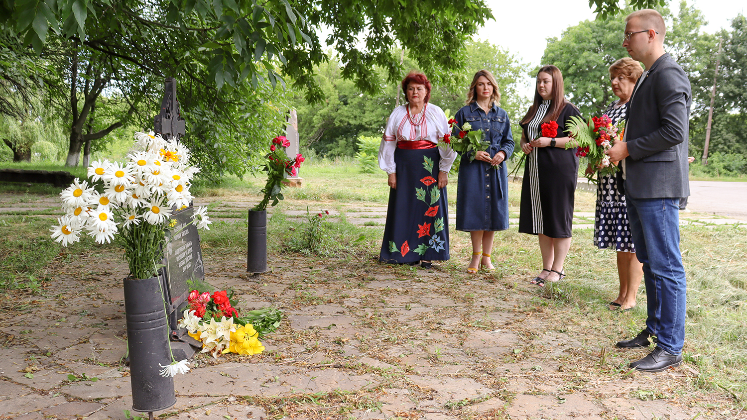 Погода в червоной поляне. Червоная Поляна. Червоная Поляна Антрацитовский район удар по жилому дому. Группа разговорчики Червоная Поляна ЛНР. Погода в Червоная Поляна Антрацитовского района.