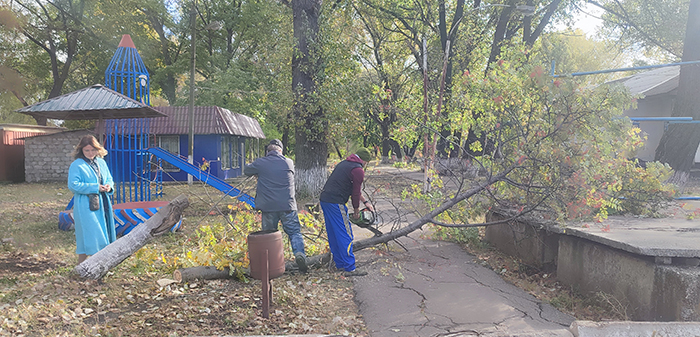 Погода в червоной поляне. Червоная Поляна. Червоная Поляна Антрацитовский район удар по жилому дому. Группа разговорчики Червоная Поляна ЛНР.